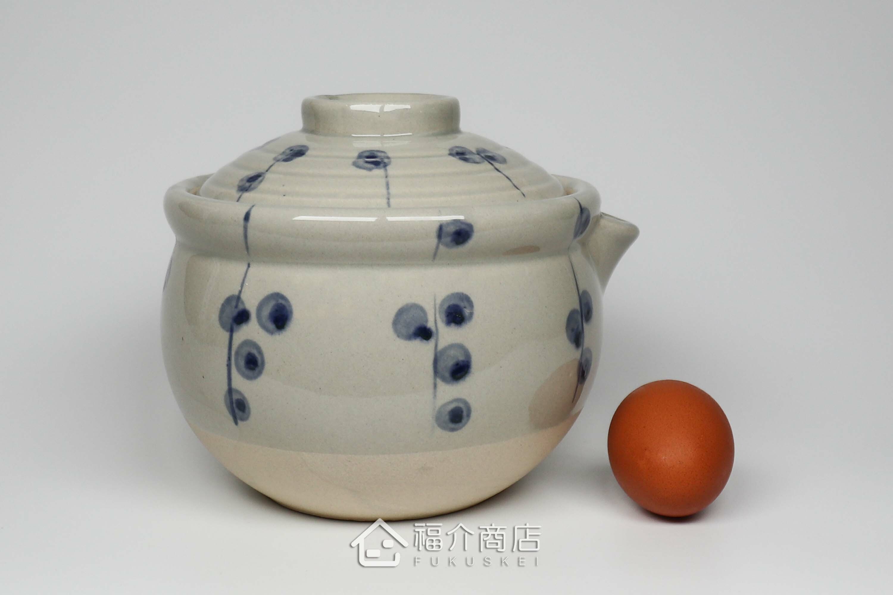 煮火鍋的日本陶鍋與土雞蛋