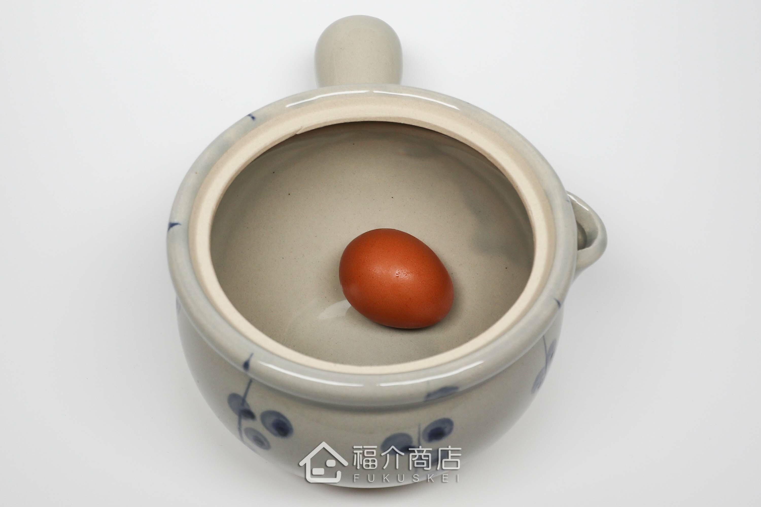 煮火鍋的日本陶鍋與土雞蛋