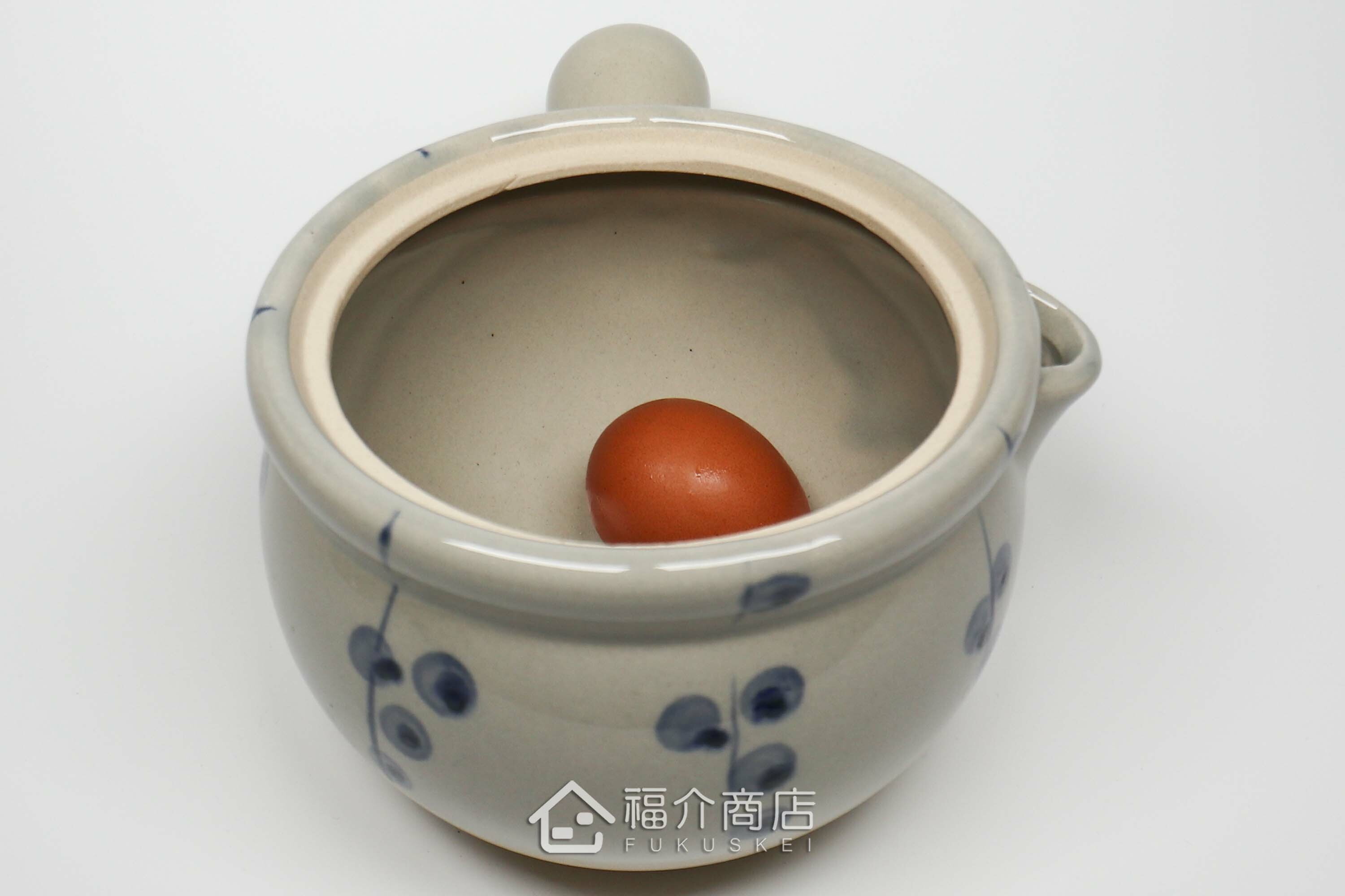 煮火鍋的日本陶鍋與土雞蛋