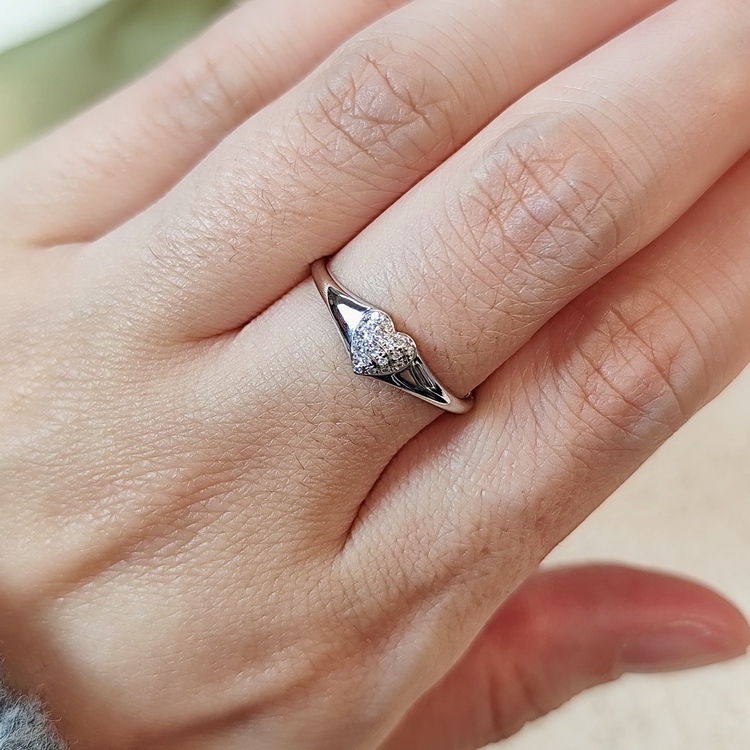 18K白金拱形心設計鑽石戒指