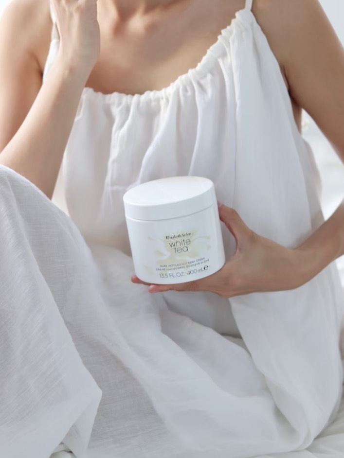 預購 Elizabeth Arden雅頓  白茶香水身體霜 𝟒𝟎𝟎𝒎𝒍
