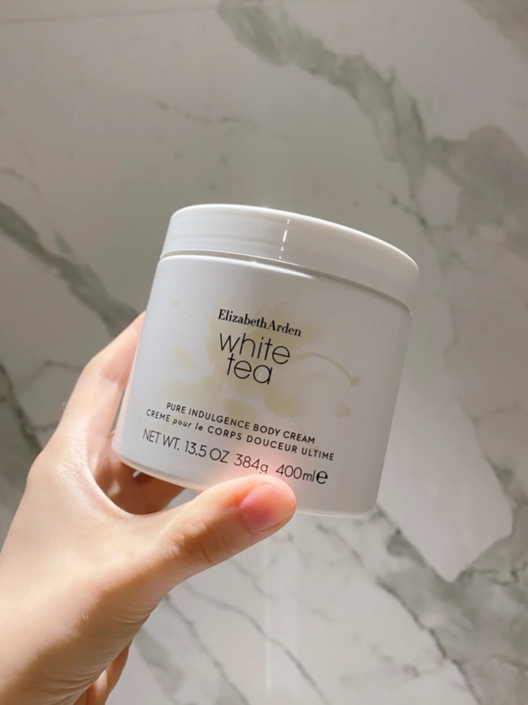 預購 Elizabeth Arden雅頓  白茶香水身體霜 𝟒𝟎𝟎𝒎𝒍