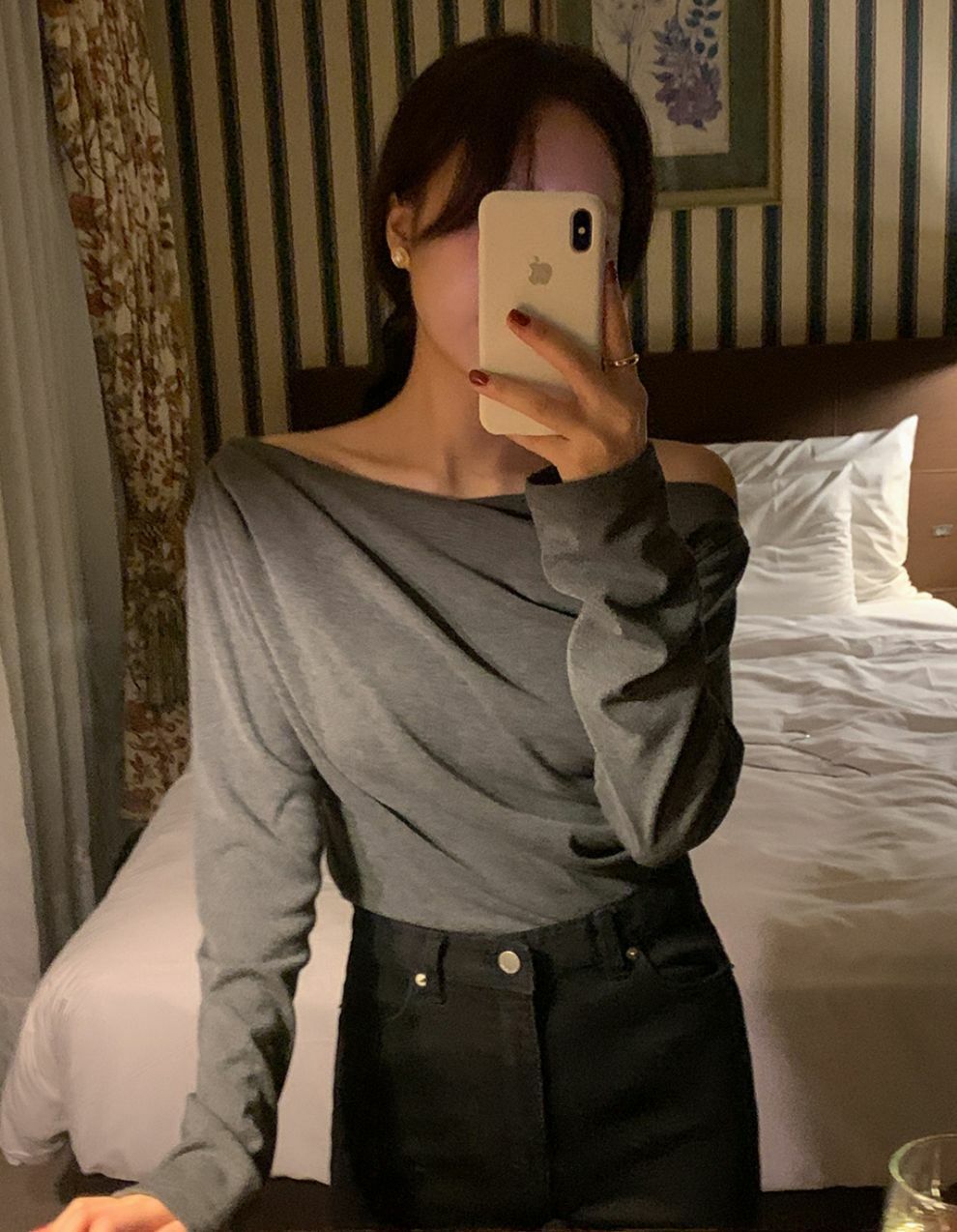 平口露肩皺摺上衣(深灰色)