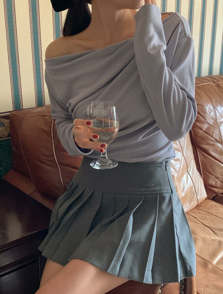 平口露肩皺摺上衣(紫藍色)