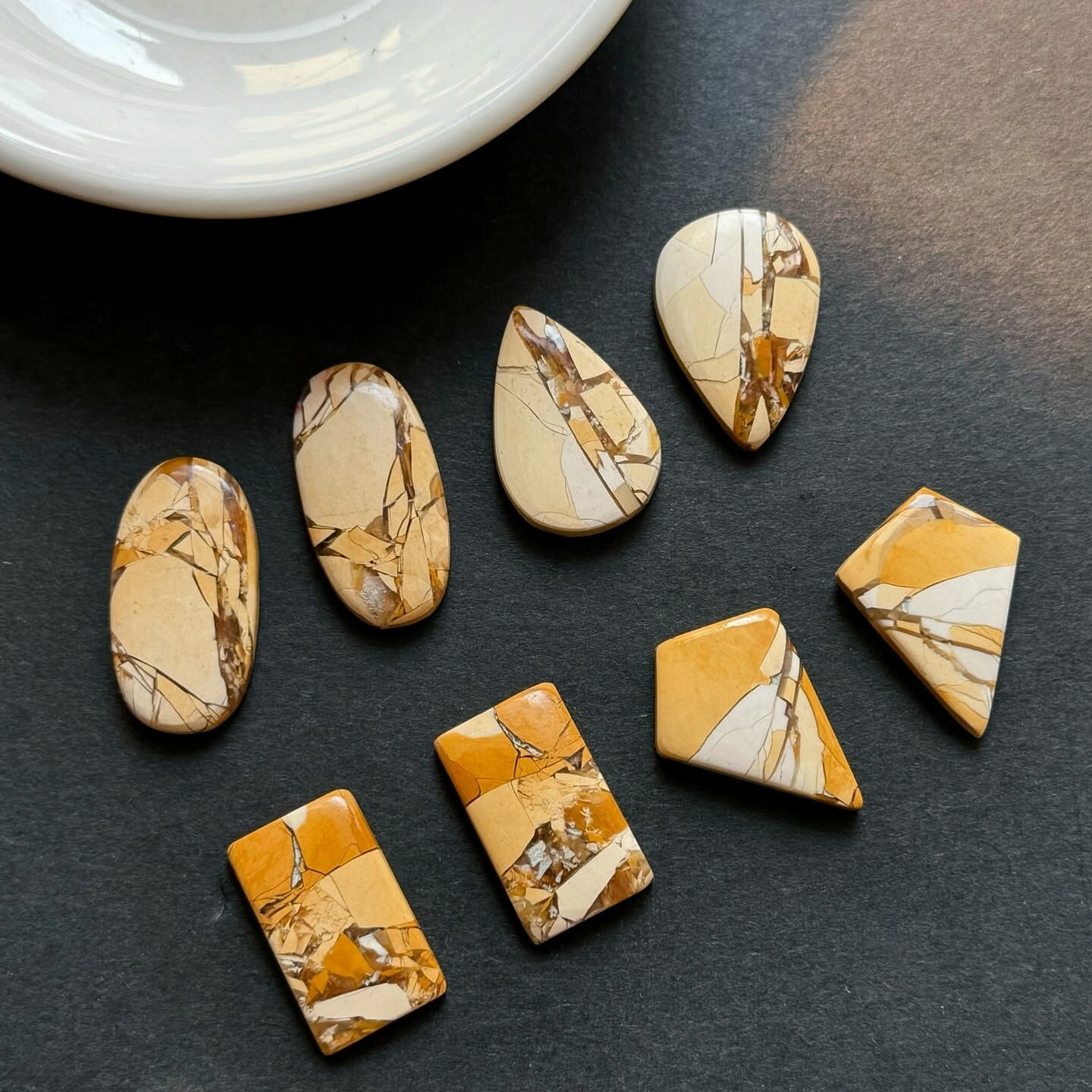 [原石] 角礫岩魔凱石