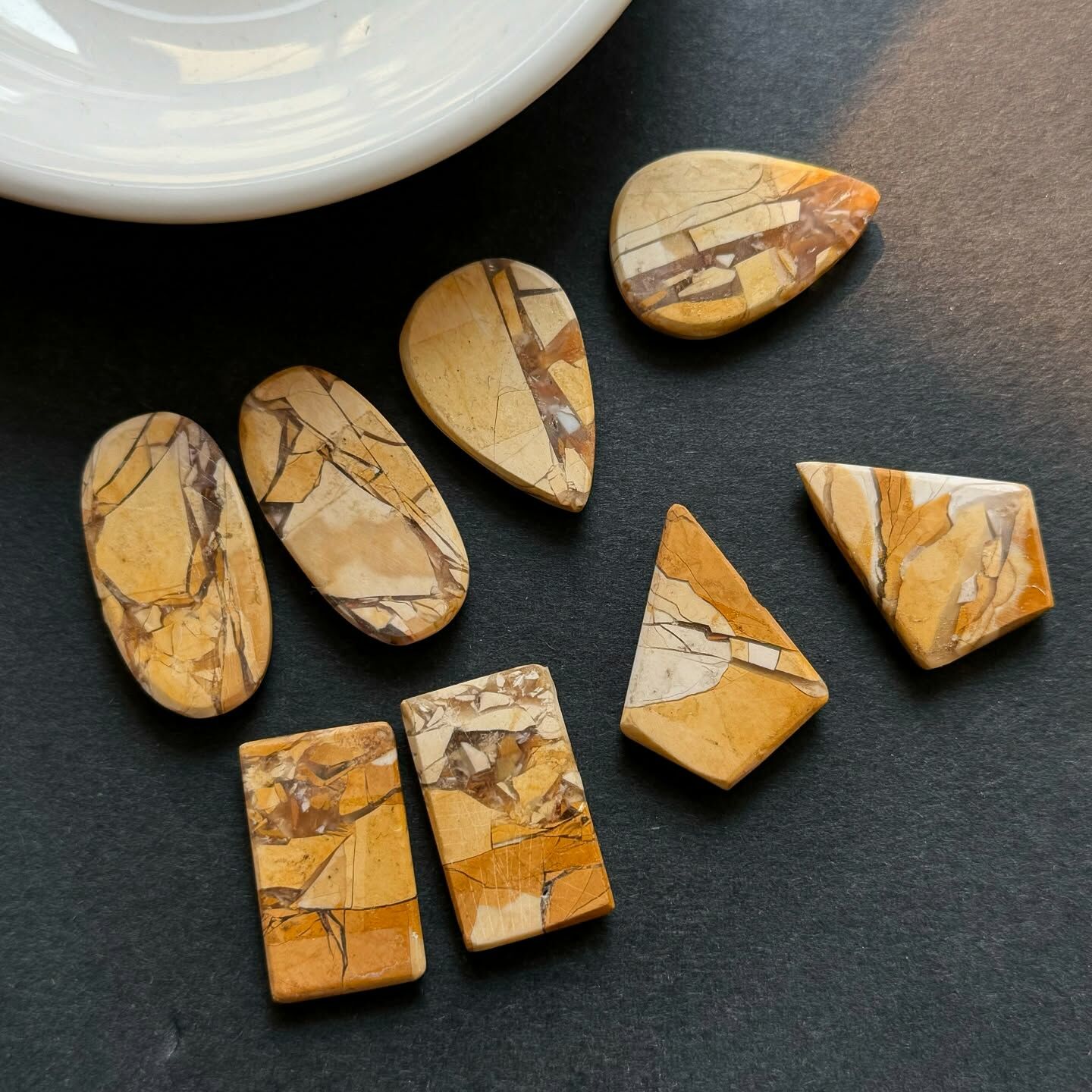 [原石] 角礫岩魔凱石