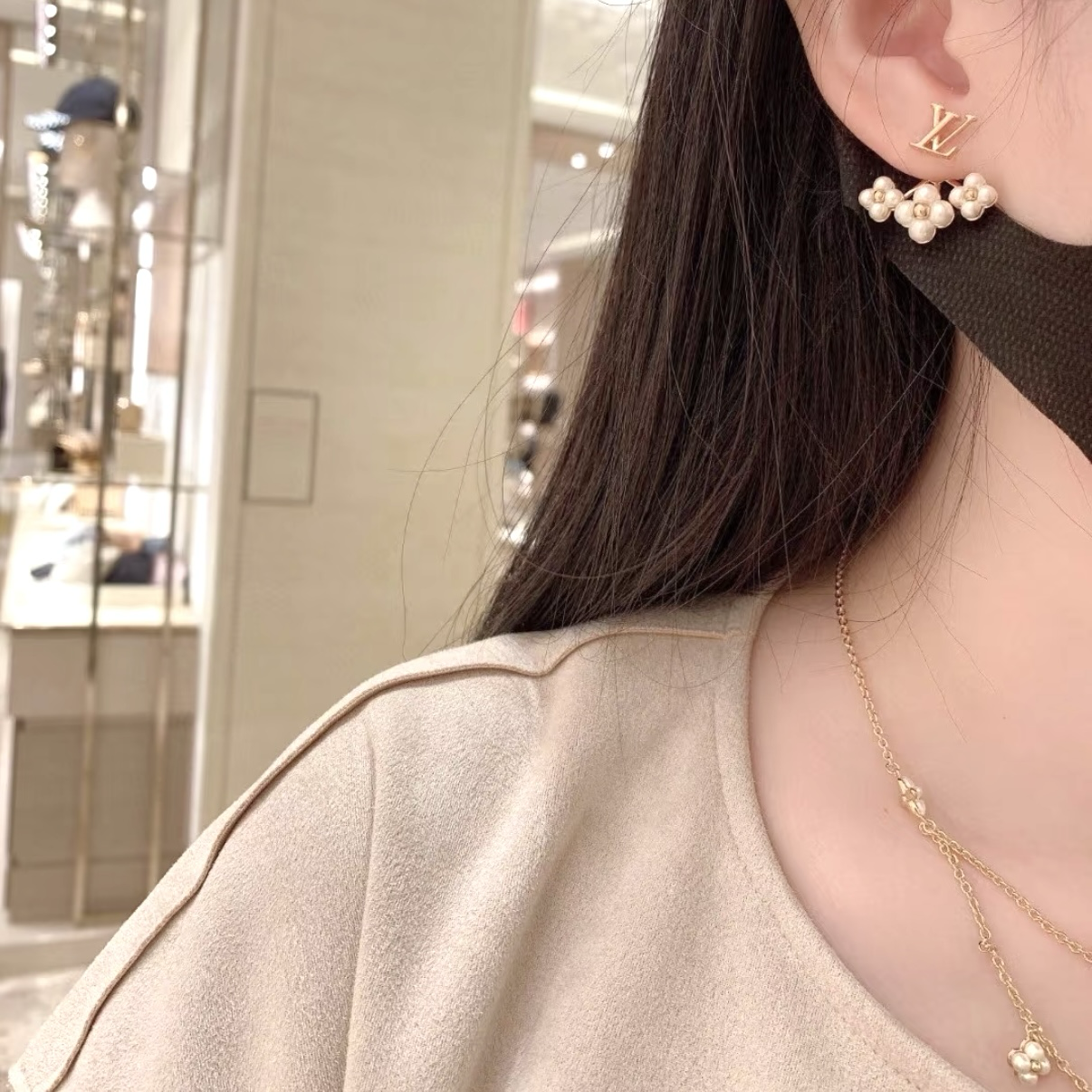 18k珍珠貝小老花卉”高奢定製字母一款兩戴耳釘