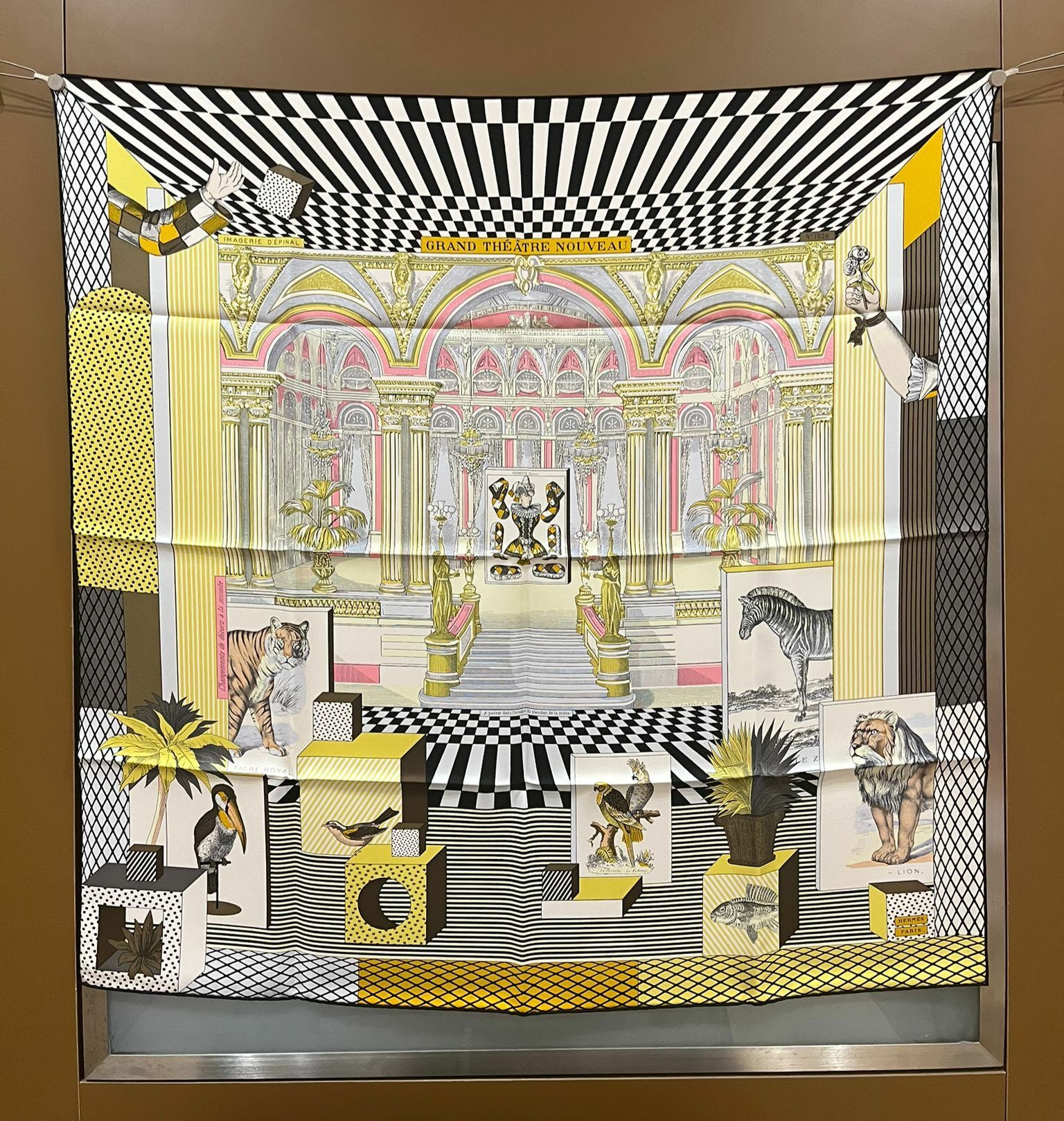 Grand theatre nouveau scarf 100% soie 90x90cm