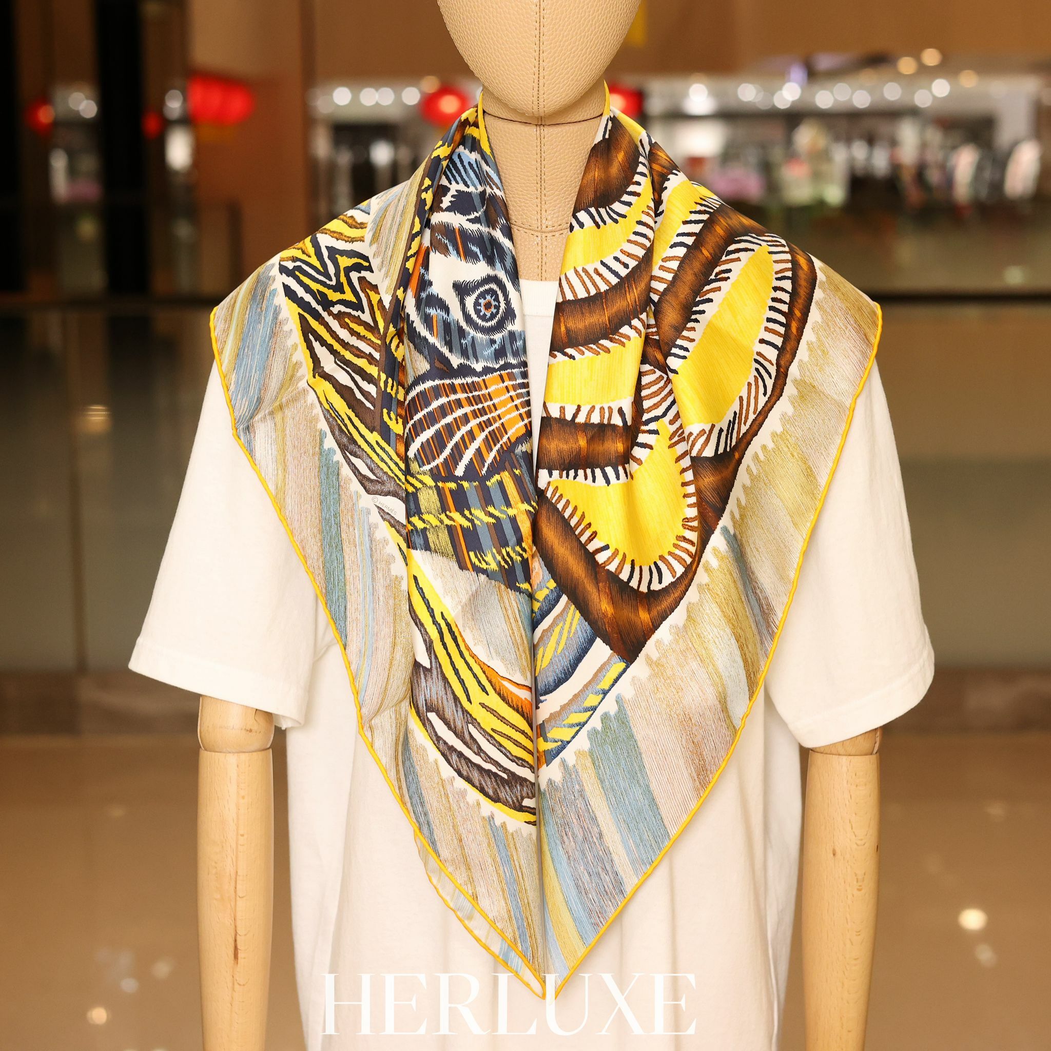 Le chat carre scarf 100% soie 90x90cm jaune/brun/vert