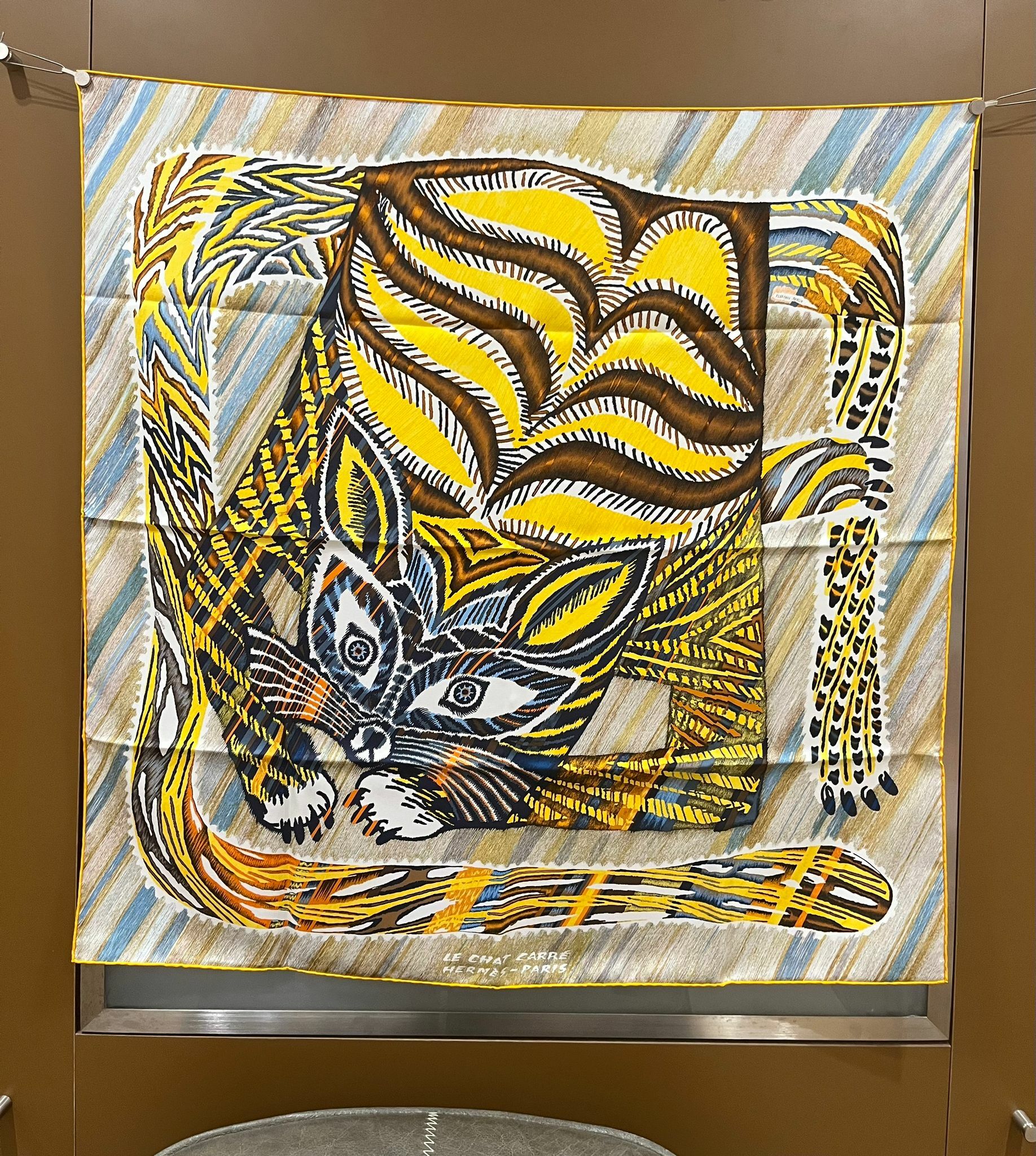 Le chat carre scarf 100% soie 90x90cm jaune/brun/vert