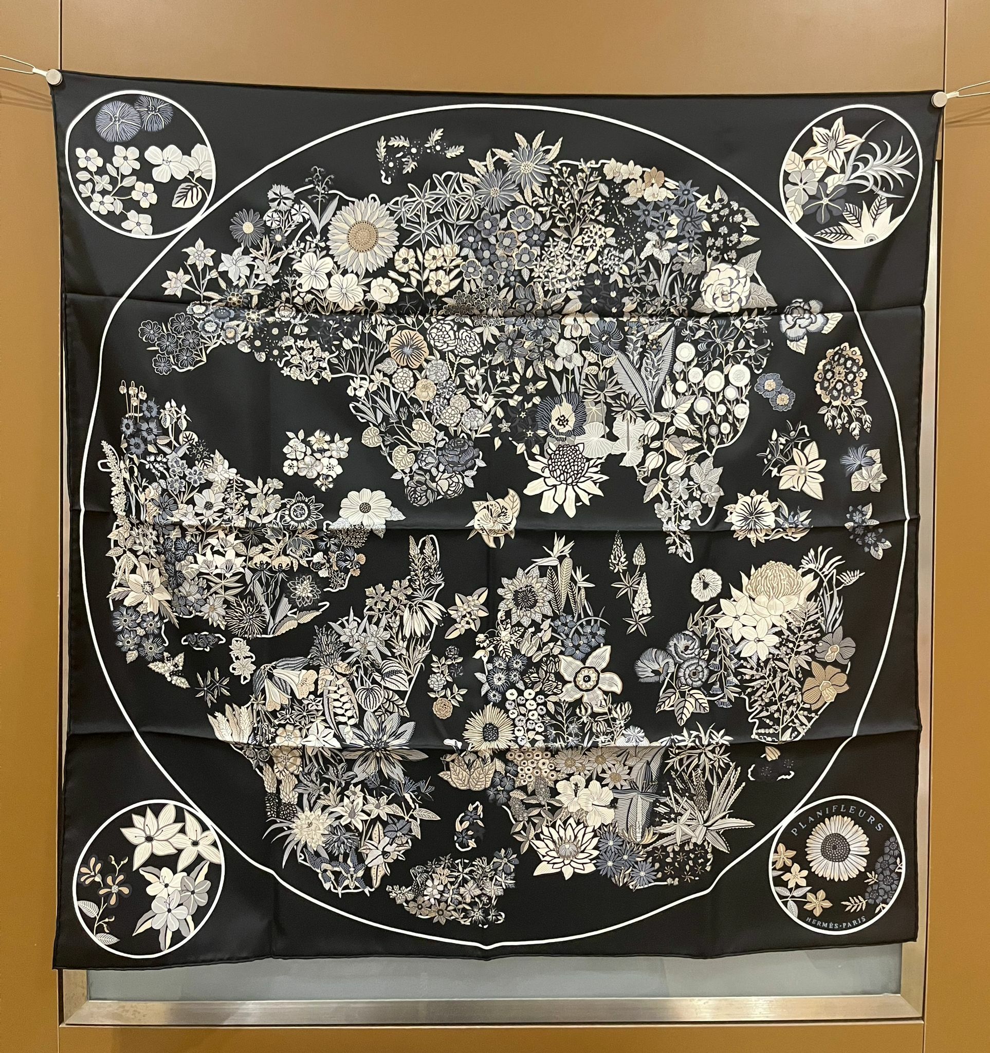 Planifleurs scarf 100% soie 90x90cm noir/blanc