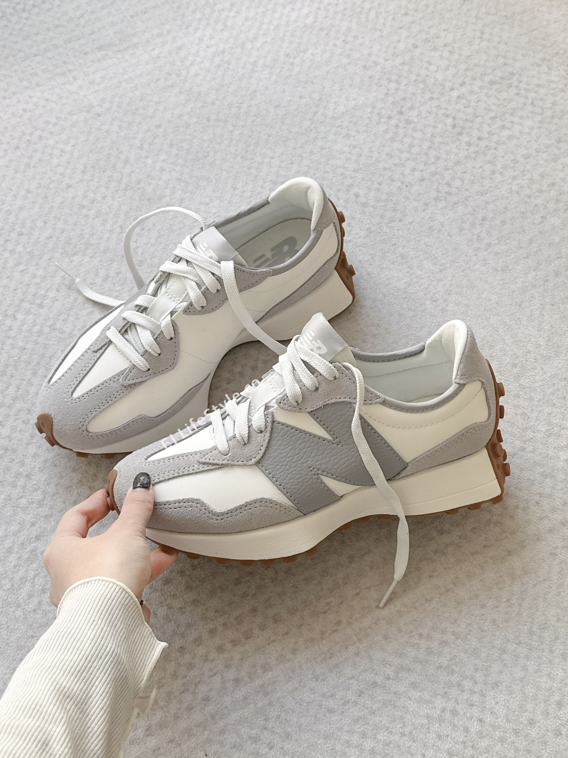 NEW BALANCE 327 NB 雨雲灰 鏡灰 奶蓋灰 奶油白 芝麻灰 焦糖底 女鞋 WS327NKC / 現貨＋調貨