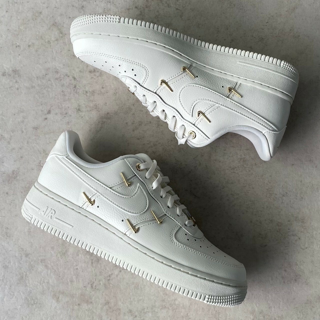 Nike Air Force 1’07 LX 全白 小金勾 女款 FV3654-111