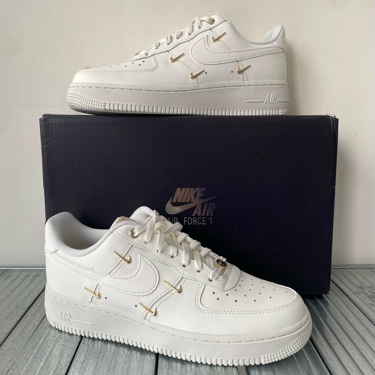 Nike Air Force 1’07 LX 全白 小金勾 女款 FV3654-111