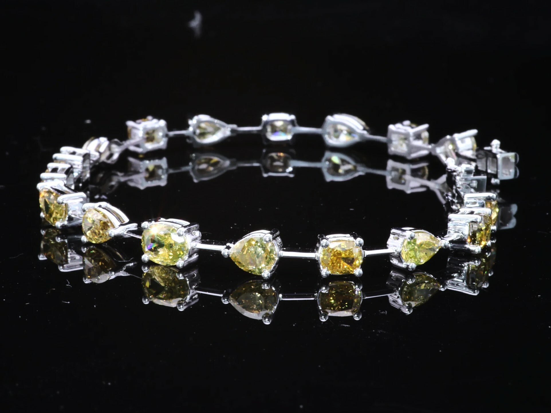 18K white Gold 6.44ct Fancy Colour Diamond Bracelet