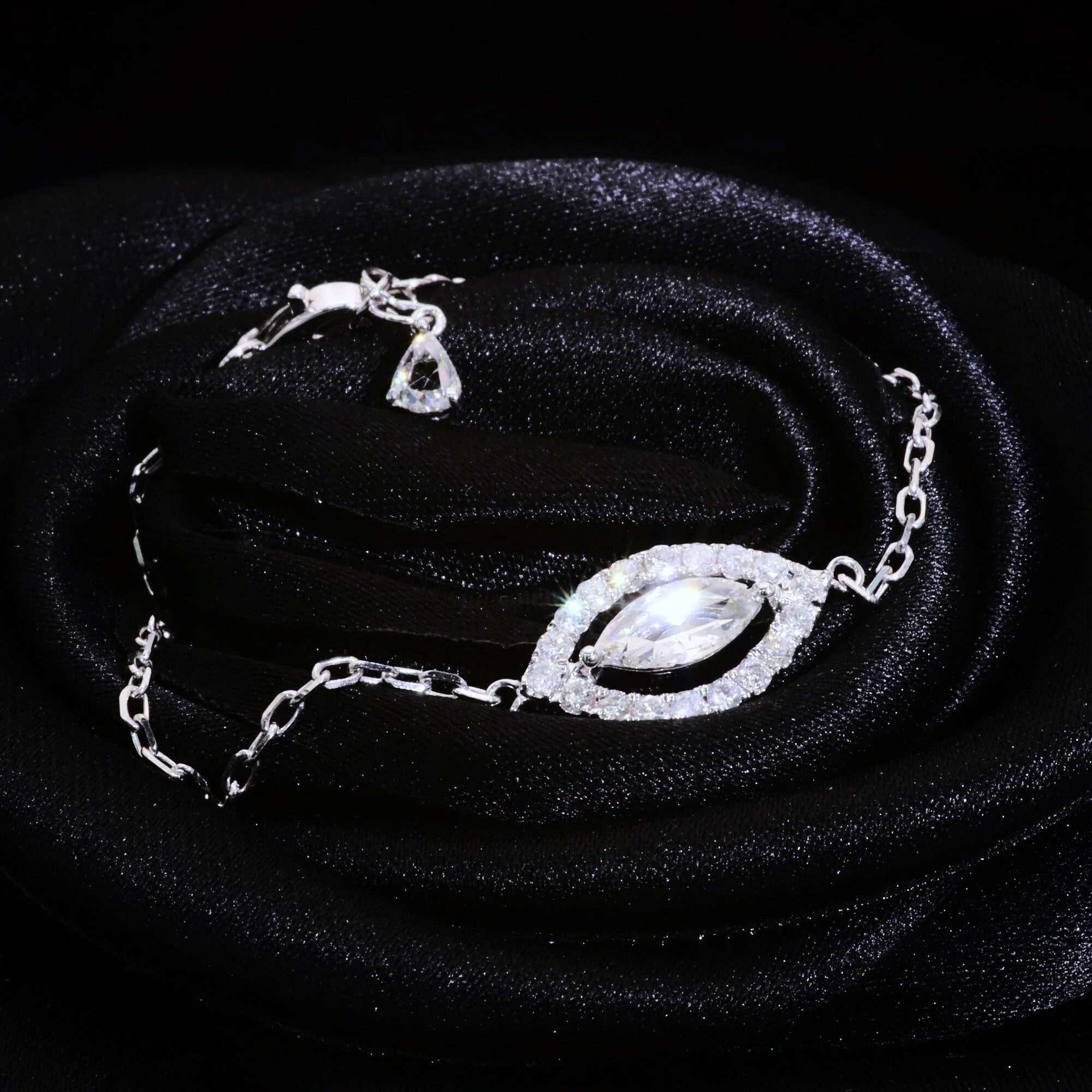 全新18K白金【單粒27份欖尖形鑽石】配小鑽共65份鑽石手鍊