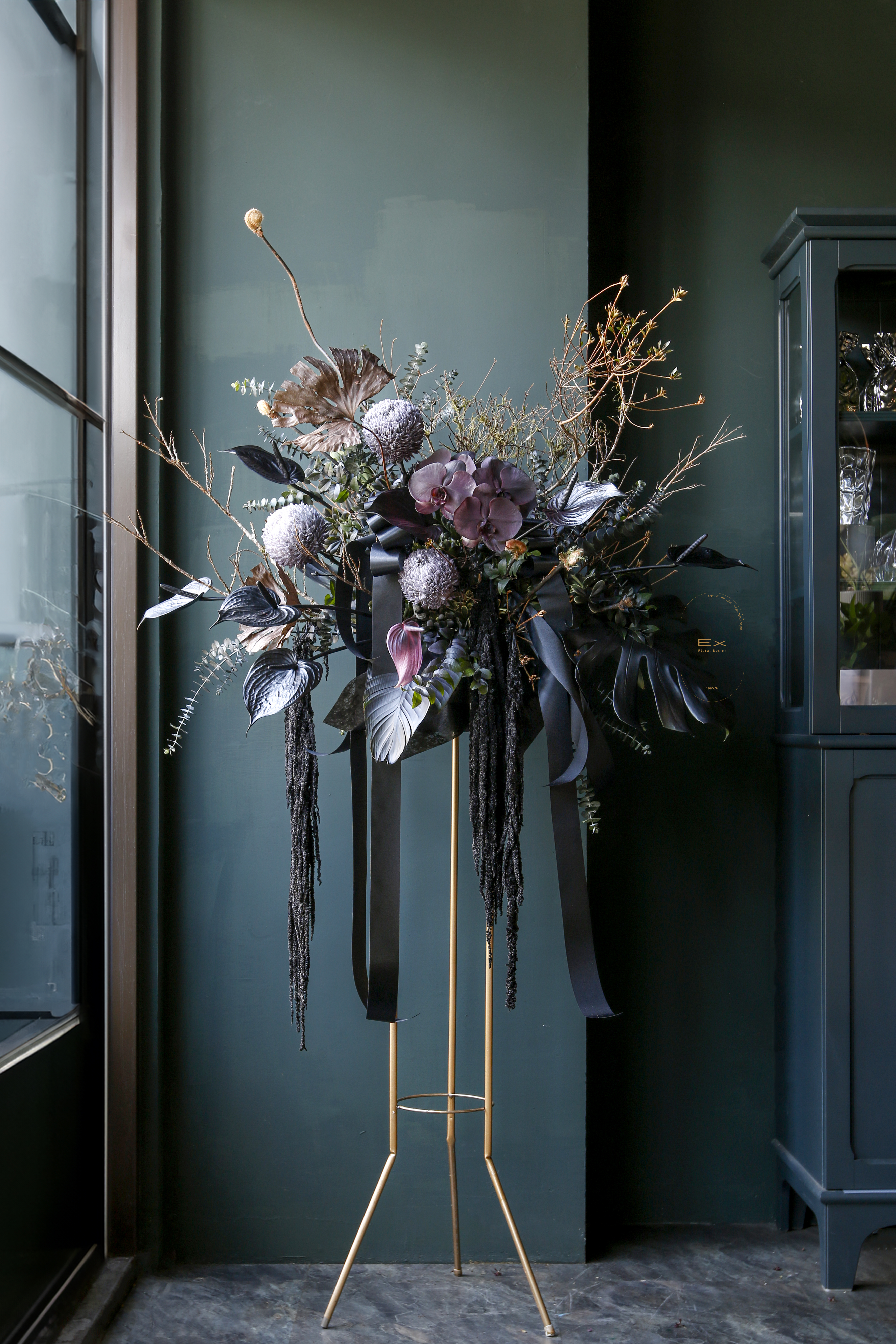 黑鑽｜藝術花柱 暗夜極簡美學