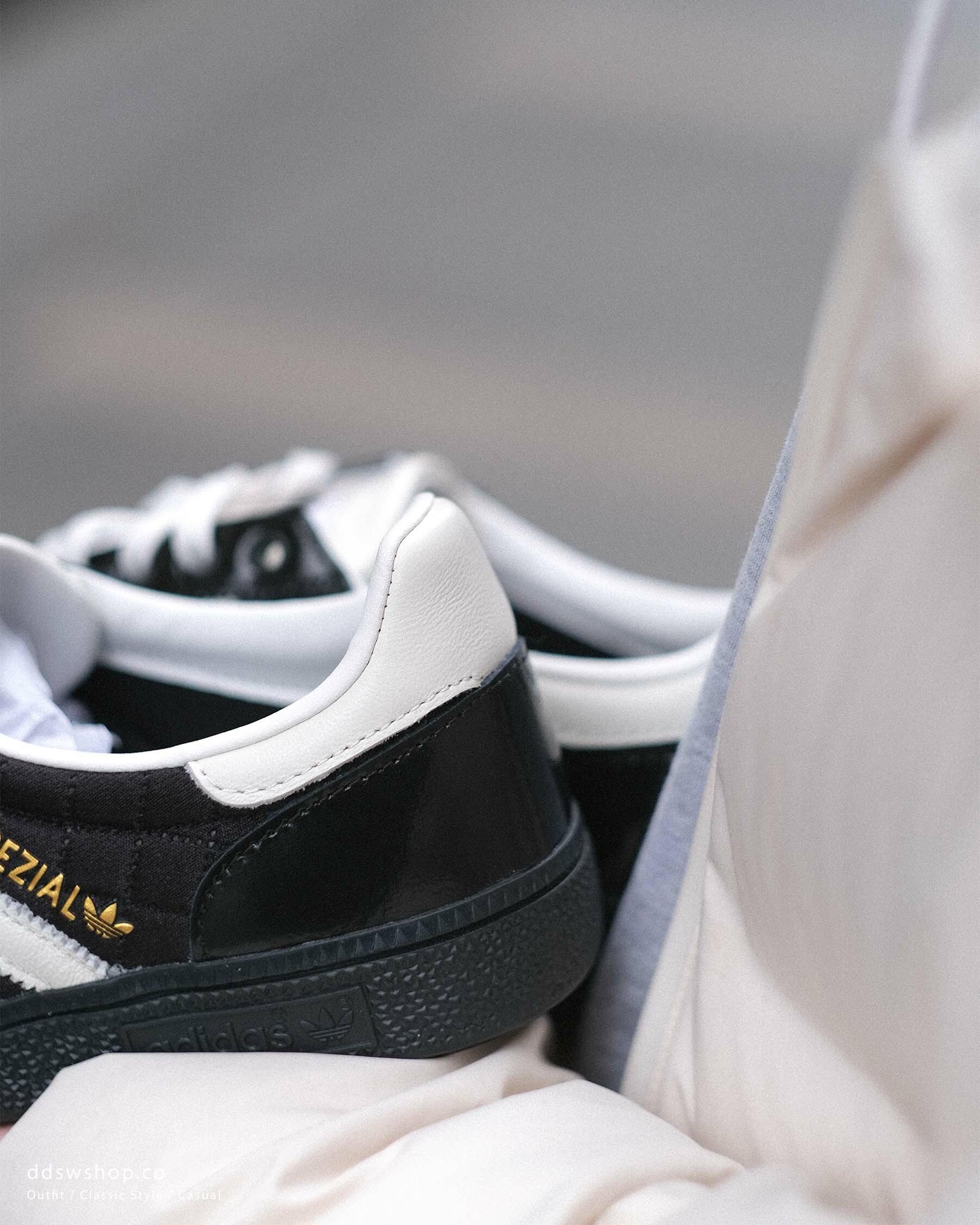 Adidas Originals Handball Spezial "Black White"  菱格紋 漆皮 拼接 黑白 黑奶油 男女鞋 JP5669