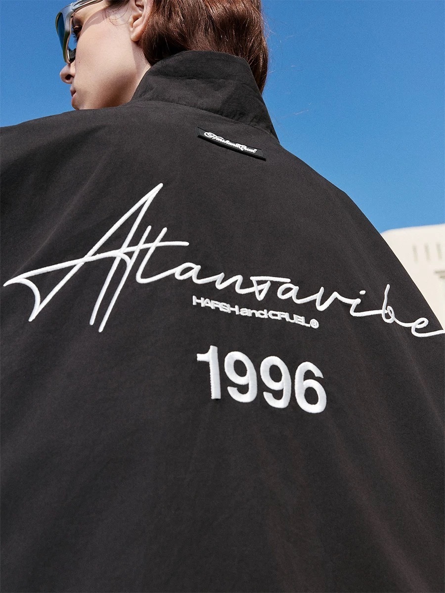 Harsh and Cruel cleanfit基礎手寫體立領刺繡外套 HL243050241