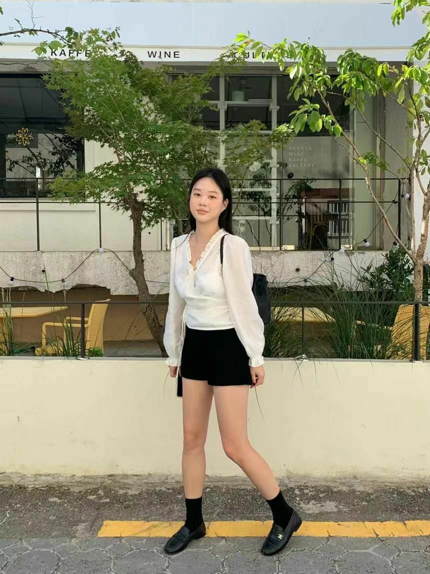 ruffles透薄邊交疊上衣