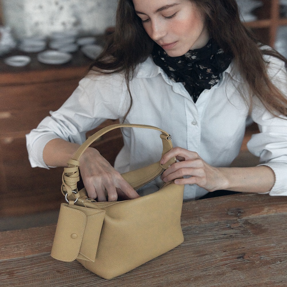 Demeriel Veneta Volume Bag