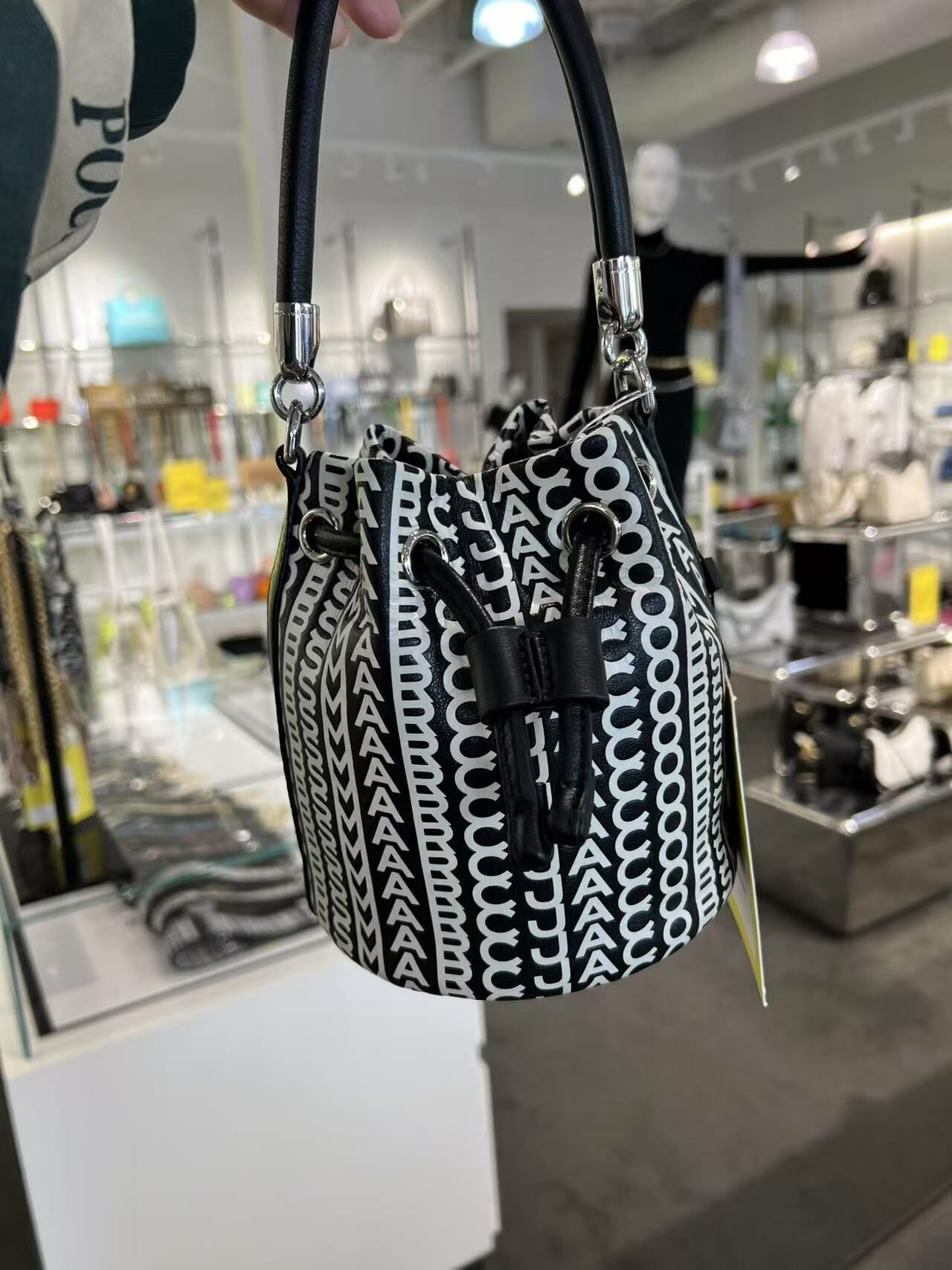 【預購】MARC JACOBS G020722 字母水桶包