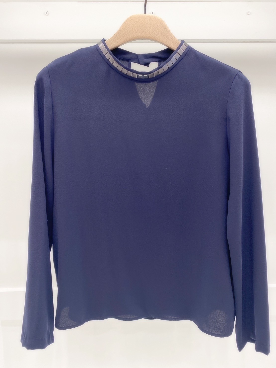 立領方片長袖衣