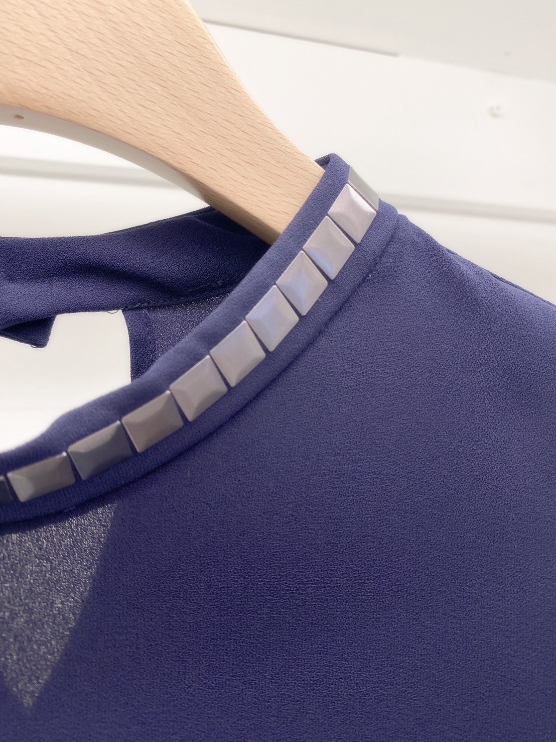 立領方片長袖衣