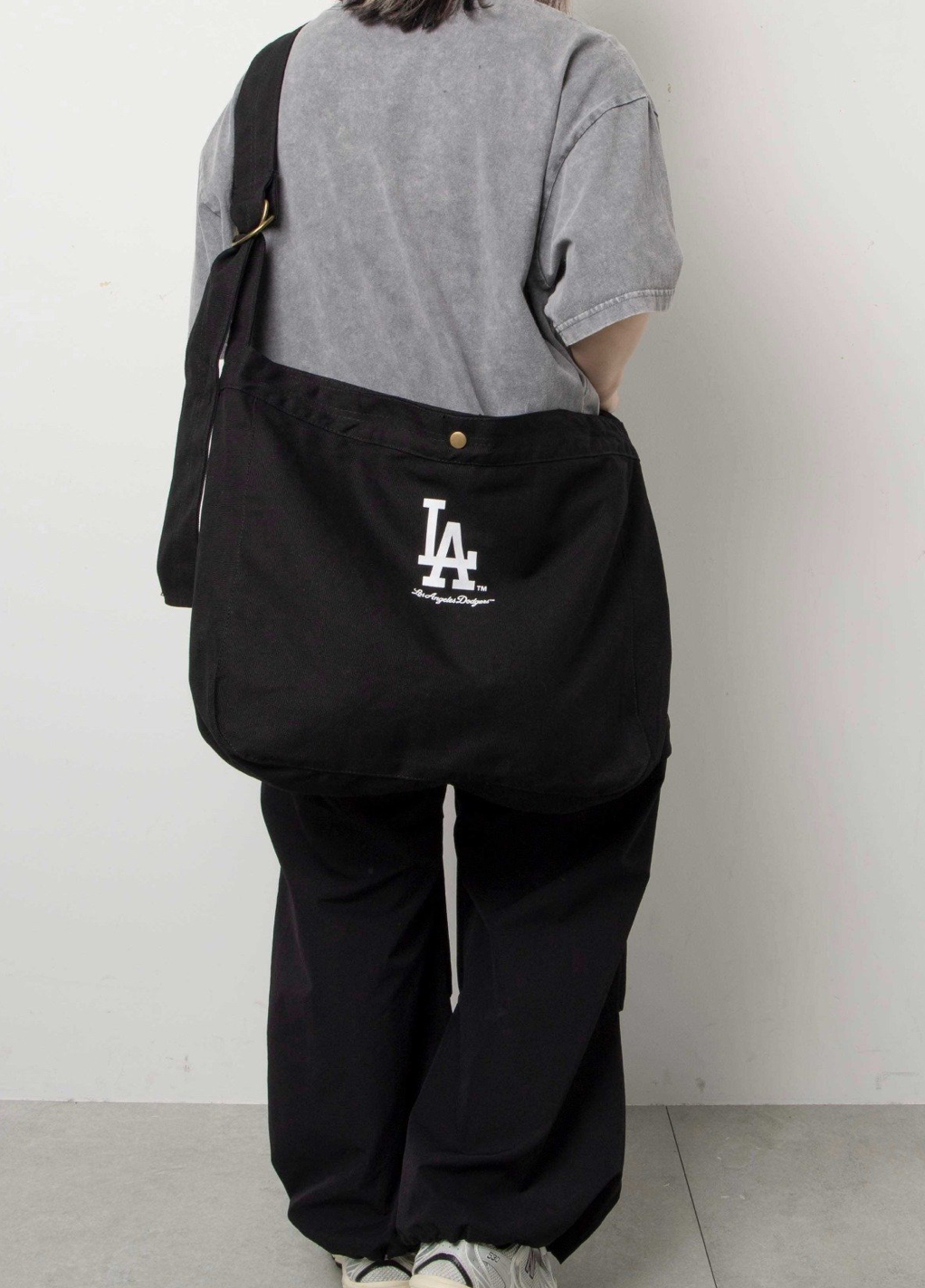 【預購】J0207906 MLB 帆布肩袋LA
