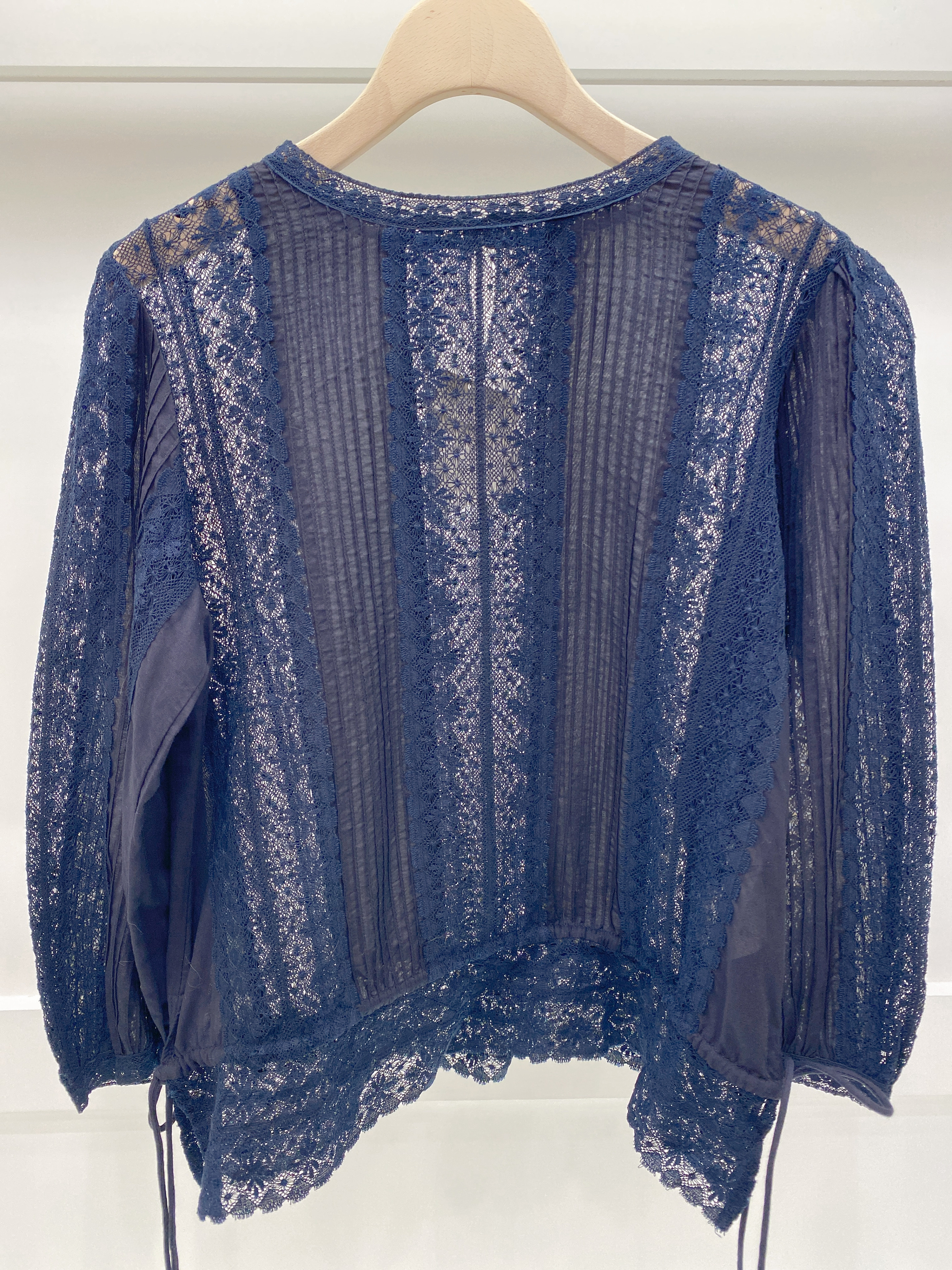 可調節蕾絲透膚上衣