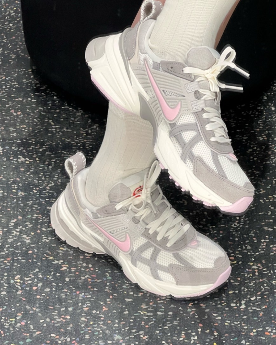 Nike V2K Run "Valentine's Day 2025" 2025 情人節限定 白灰粉 老爹鞋 HV5997161