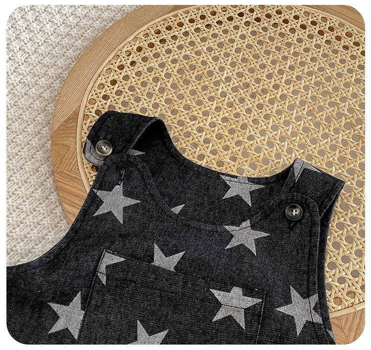 滿版星星包屁吊帶褲扣子設計