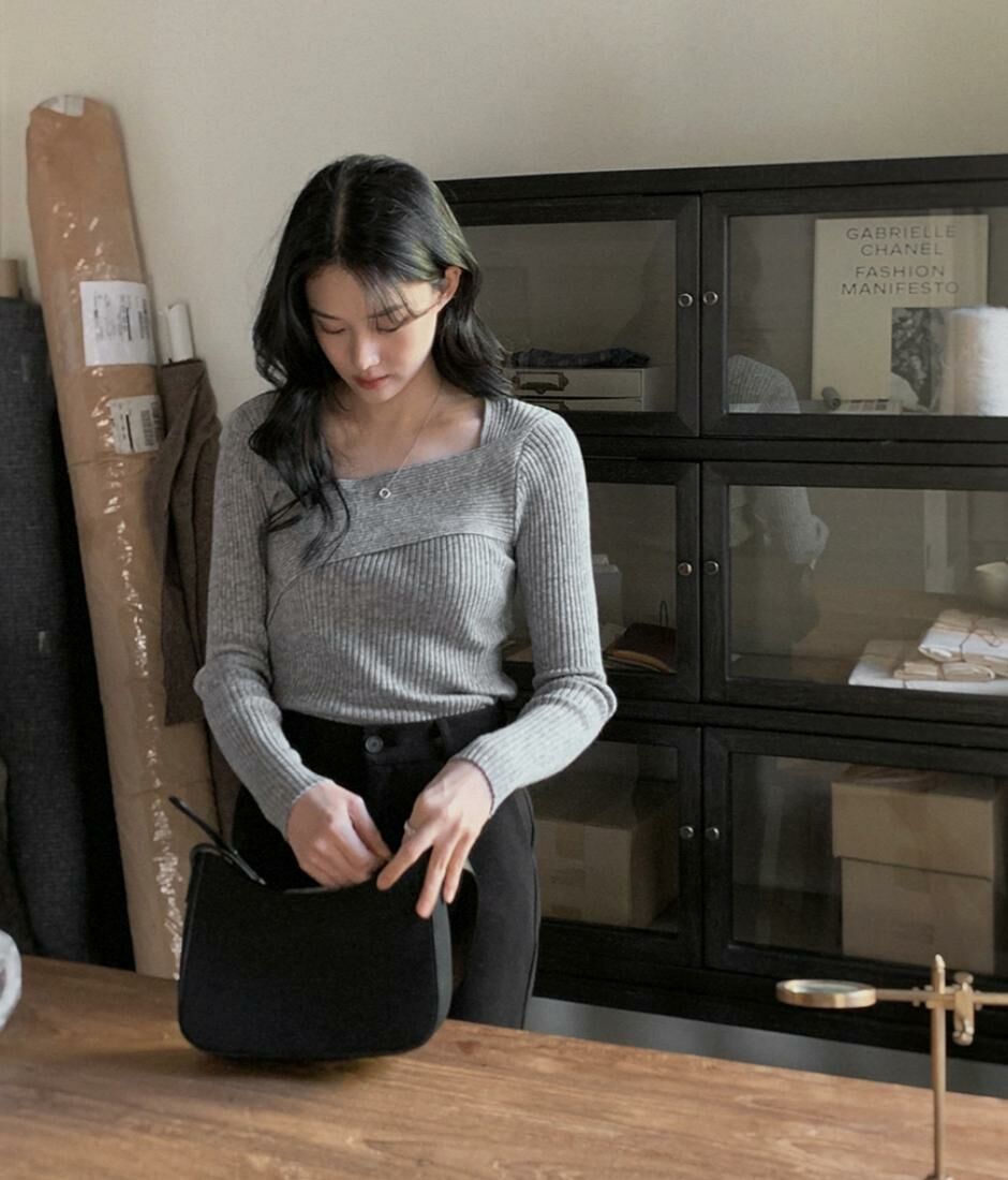 斜方領口直紋上衣(灰色)