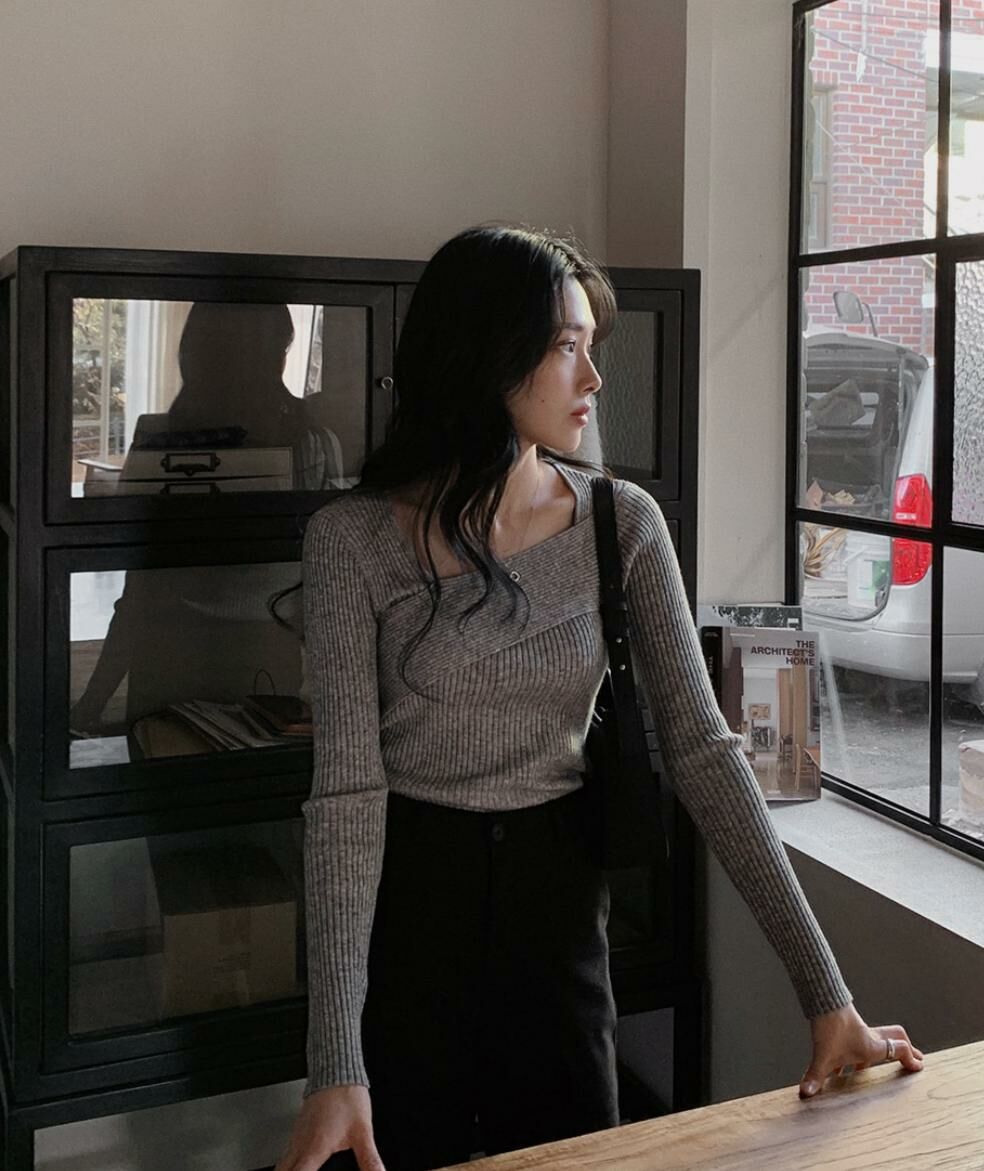 斜方領口直紋上衣(灰色)