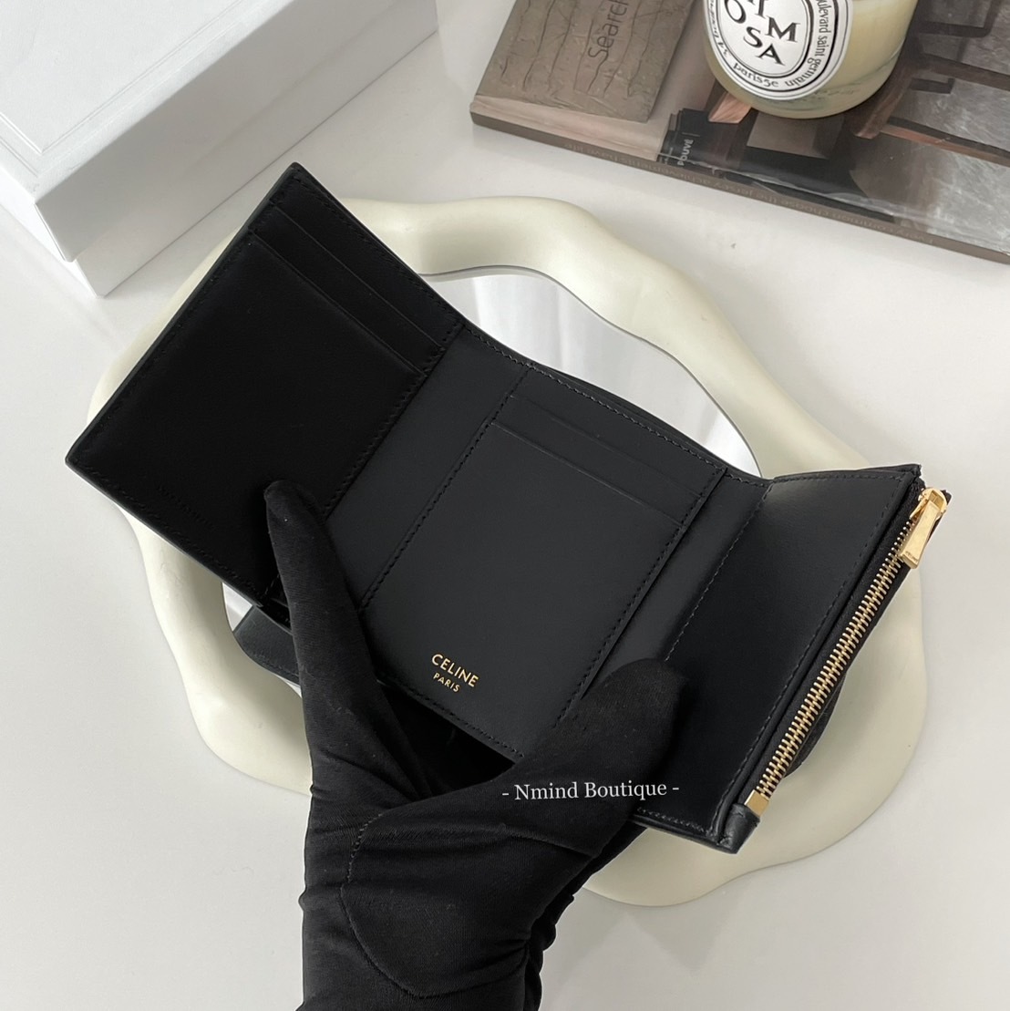 CELINE  FINE WALLET CELINE VICTOIRE IN SUPPLE GRAINED CALFSKIN / BLACK