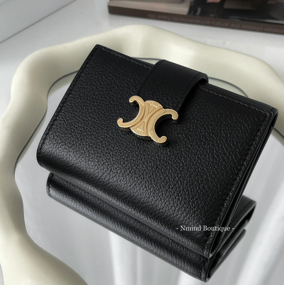 送料込【CELINE】折りたたみ財布Fine Wallet Victoire in Supple CELINE FINE WALLET CELINE VICTOIRE IN SUPPLE GRAINED C