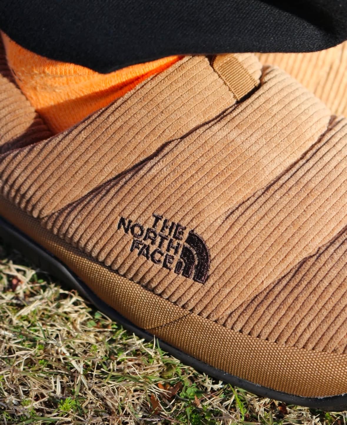 日本 TNF Nuptse Mule Corduroy 保暖穆勒鞋