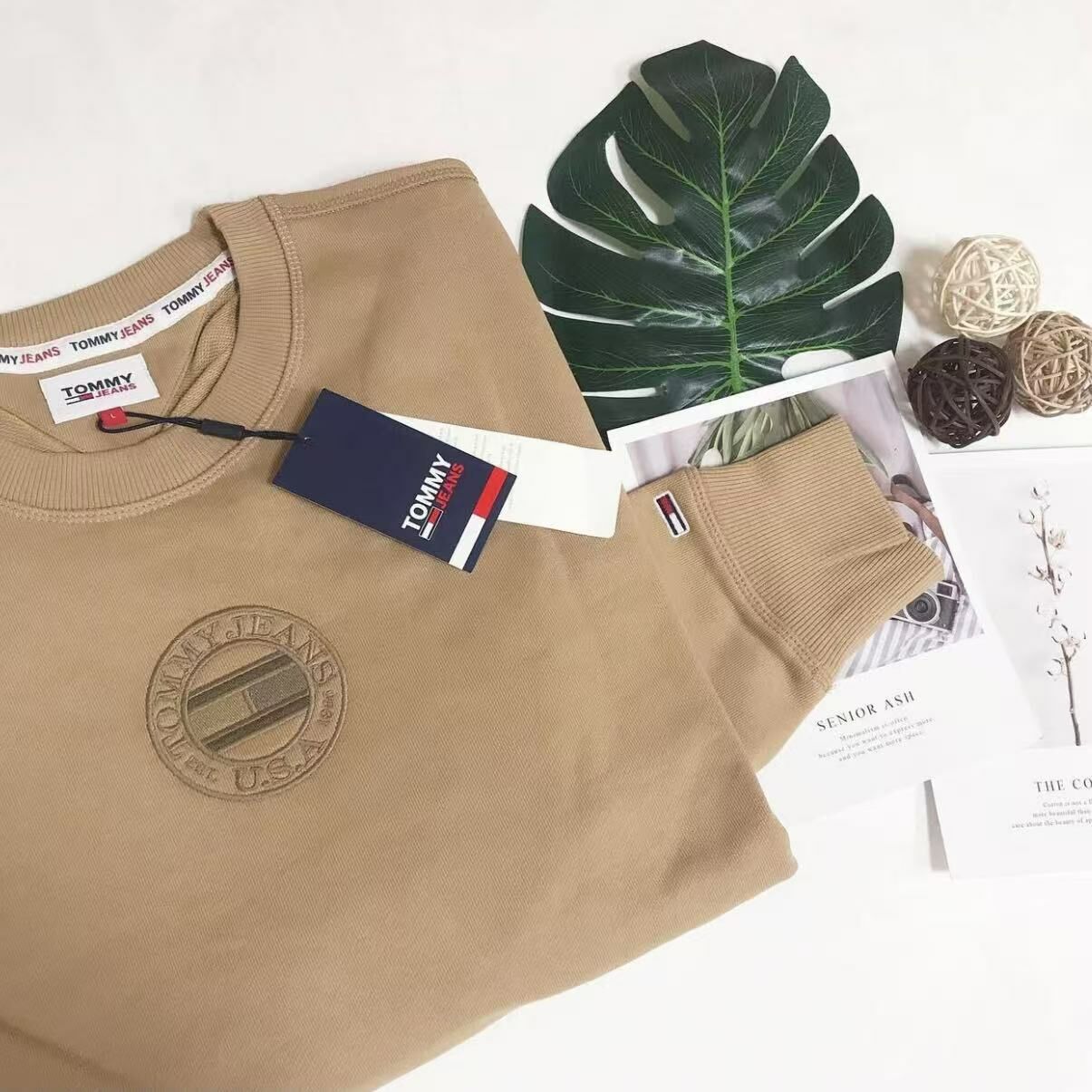 TOMMY JEANS TONAL CIRCULAR LOGO SWEATSHIRT