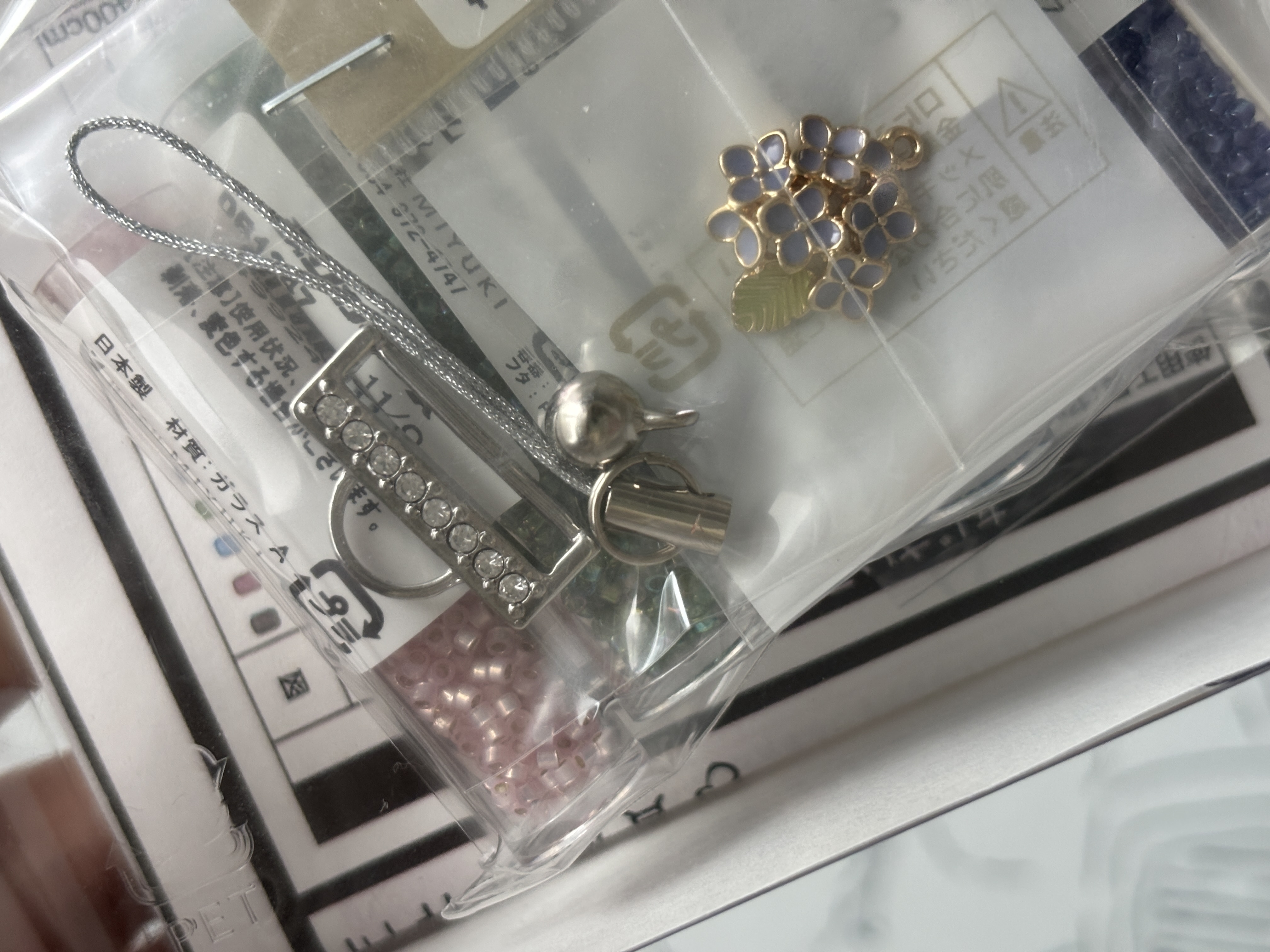 東京選物。貴和製作所-手機吊飾串珠材料包