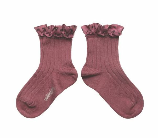 (預購) COLLEGIEN 點點荷葉邊低筒襪 Emilie - 436 Raisin Rose 葡萄玫瑰