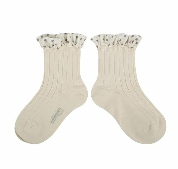 COLLEGIEN 點點荷葉邊低筒襪 Emilie- Doux Agneaux米白