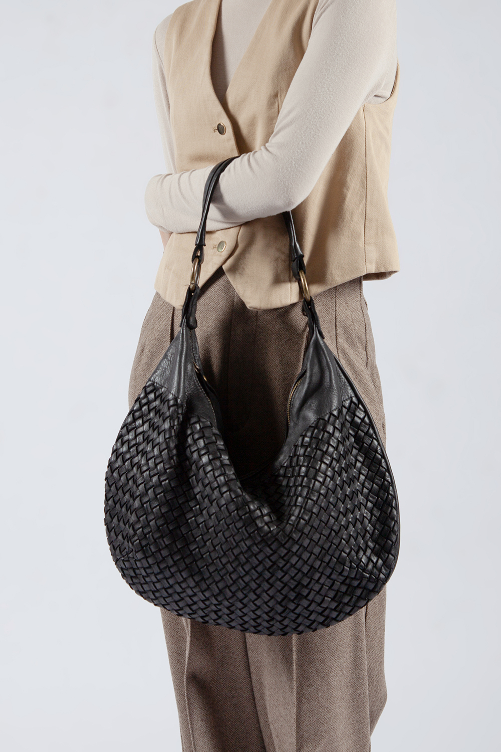 Vita 鞣革編織肩背包-黑色