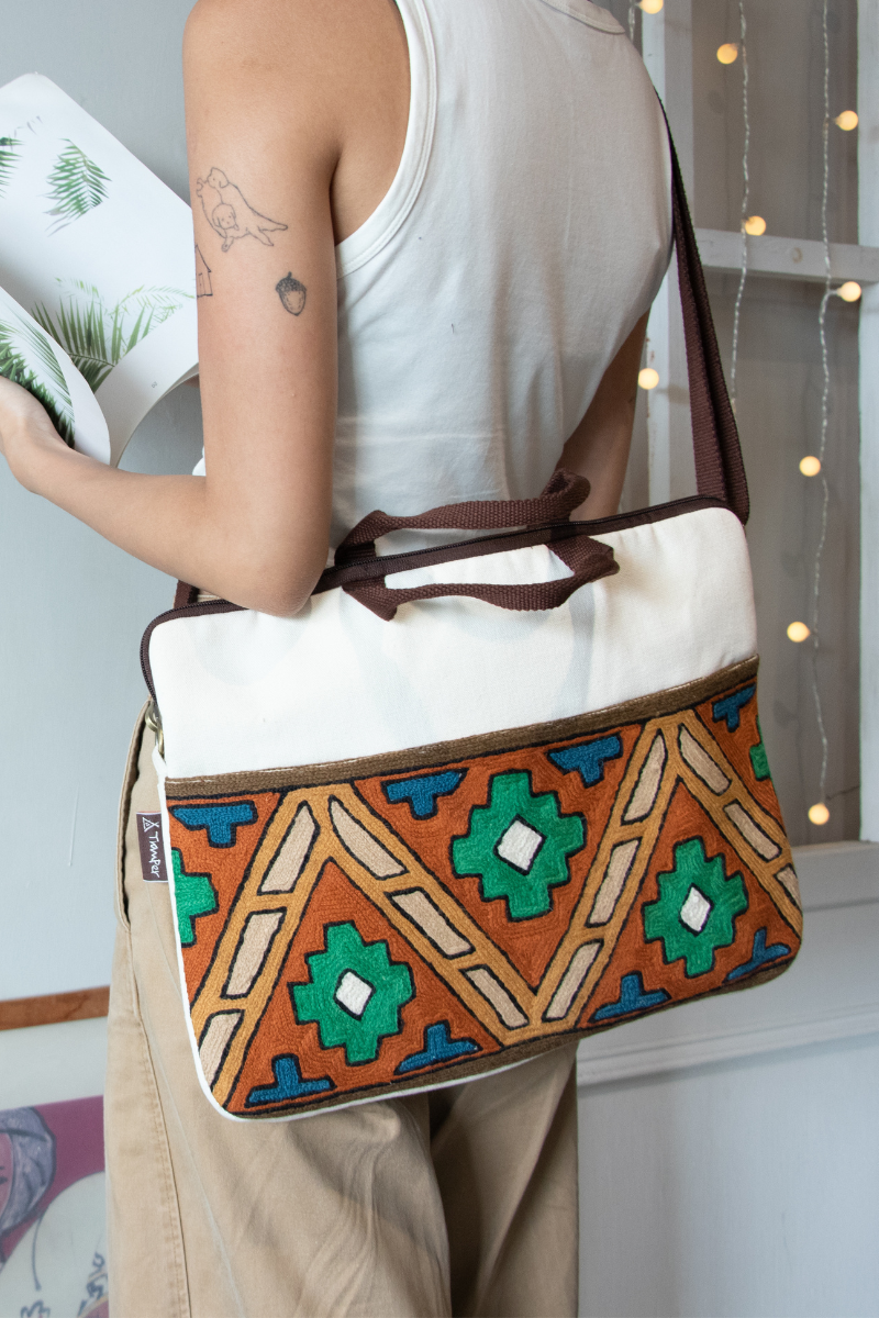 羊毛手工刺繡電腦包－ 法國麵包