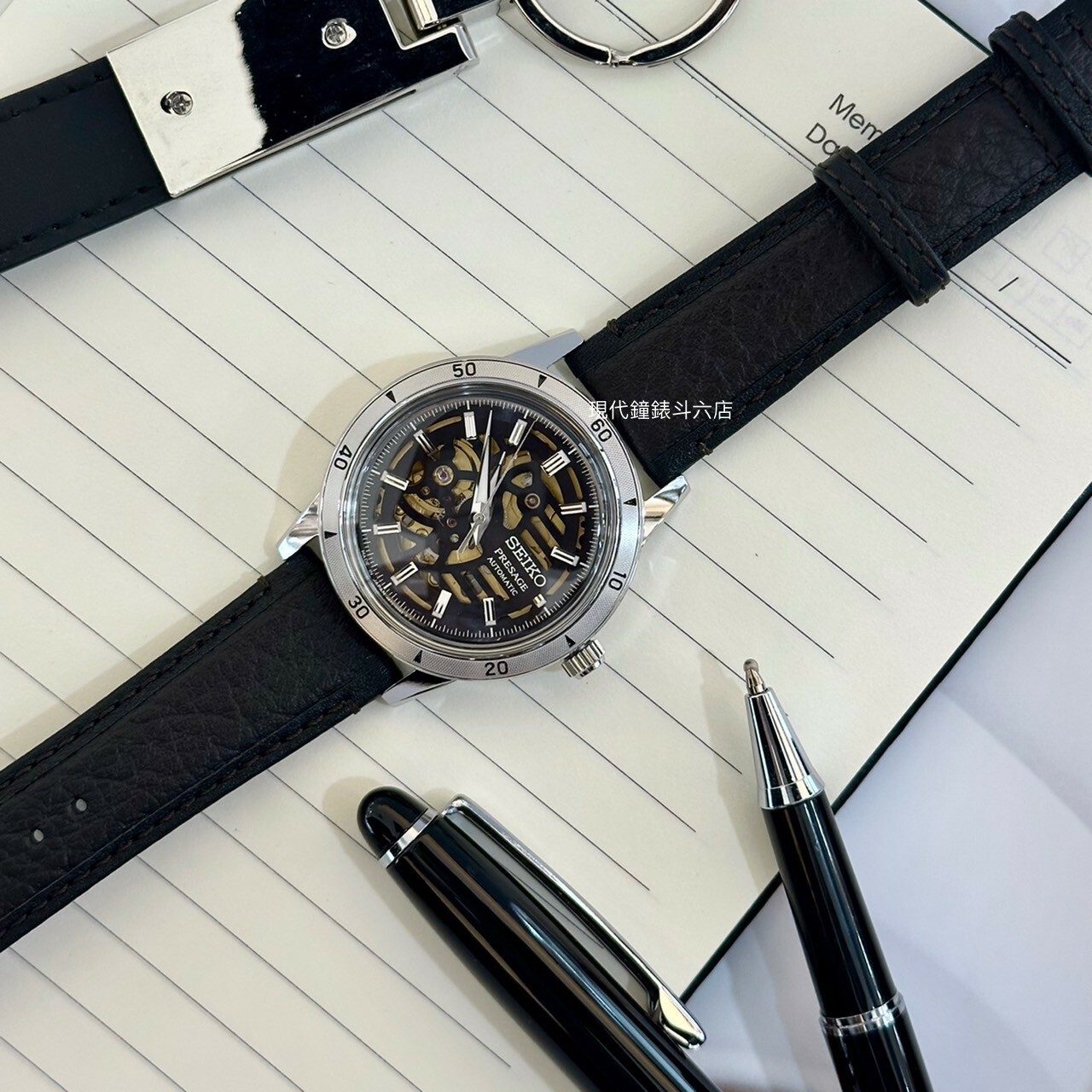 【SEIKO 精工】Presage復古系列 重機引擎設計鏤空機械 4R72-00C0J 39.5mm 現代鐘錶