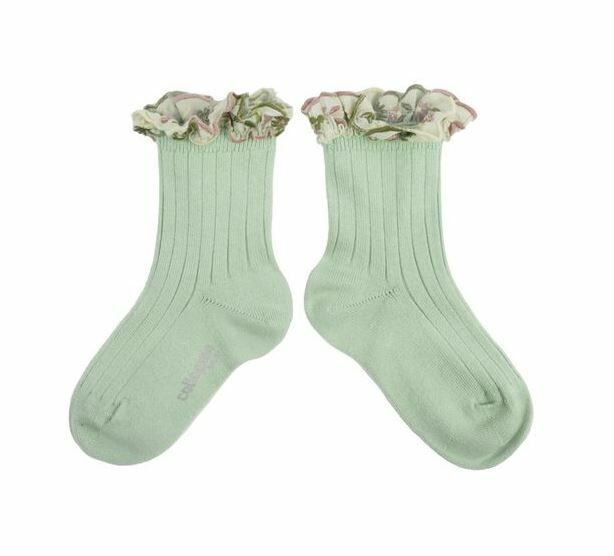COLLEGIEN 花卉刺繡荷葉邊低筒襪 Anémone- Verveine淺綠