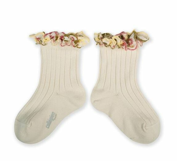 COLLEGIEN 花卉刺繡荷葉邊低筒襪 Anémone-  Doux Agneaux米白