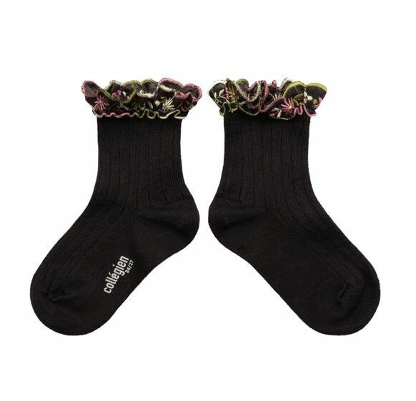 COLLEGIEN 花卉刺繡荷葉邊低筒襪 Anémone- Noir de Charbon黑