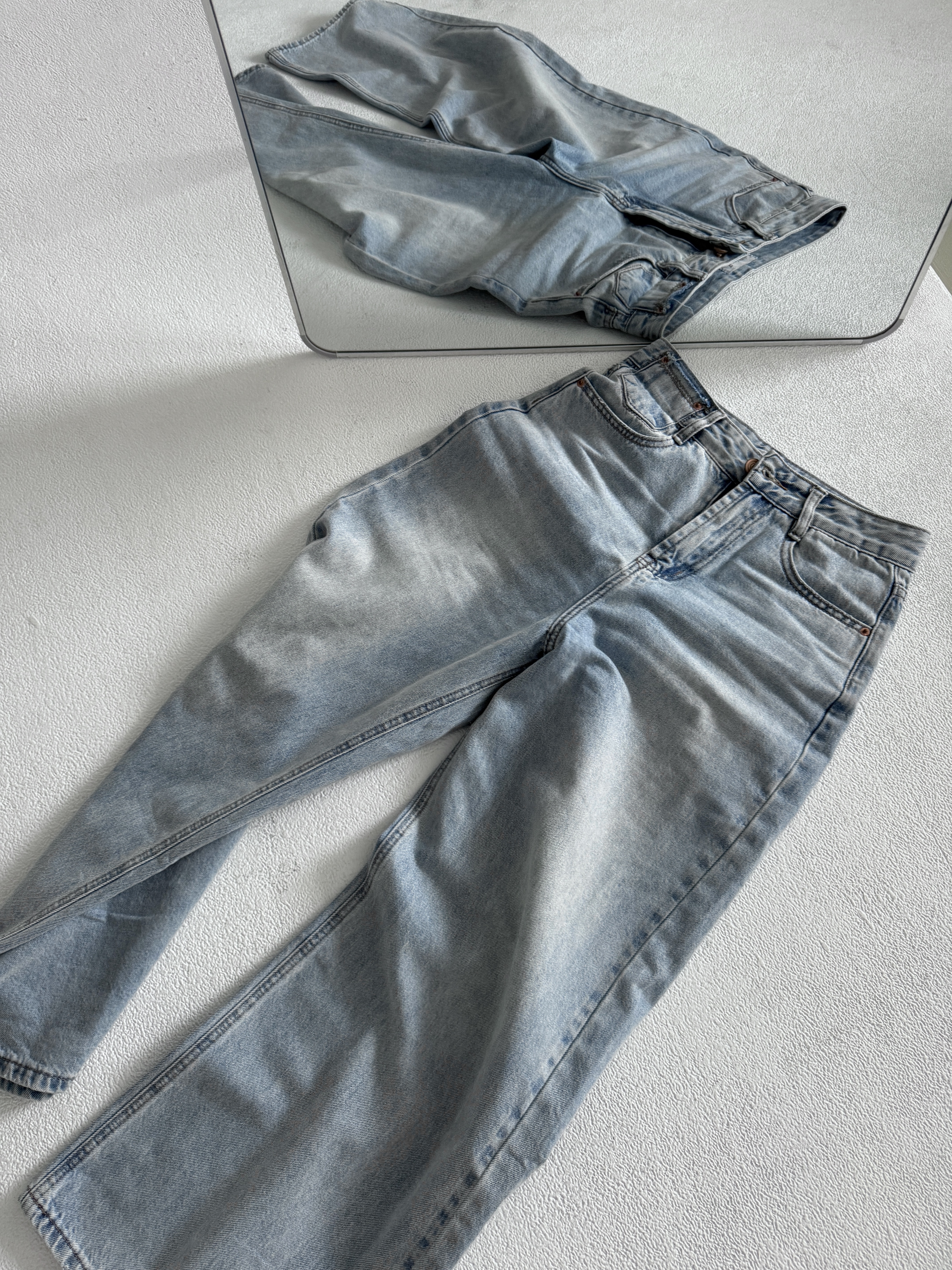 好搭好穿☺︎淺藍毛邊口袋直筒牛仔褲