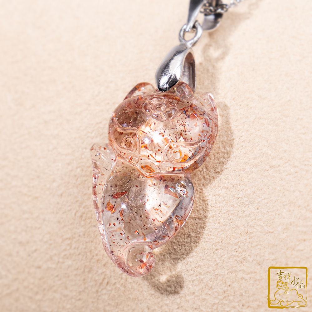 Strawberry Quartz Fox Pendant 3g