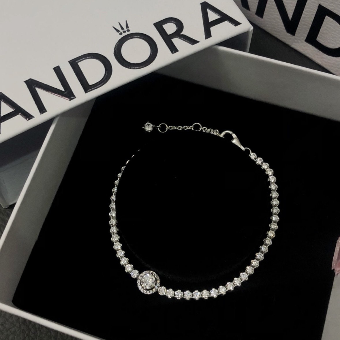 <情人節必買💕>PANDORA 潘朵拉 璀璨 光環 寶石 925銀 手鏈 銀色